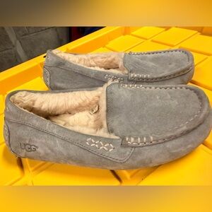 UGG women’s  Light Gray Suede Shearling Moccasin Slippers